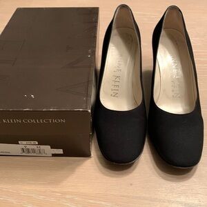 Anne Klein Collection Royal Black / Gabardine 2.5” stacked funky heel good cond